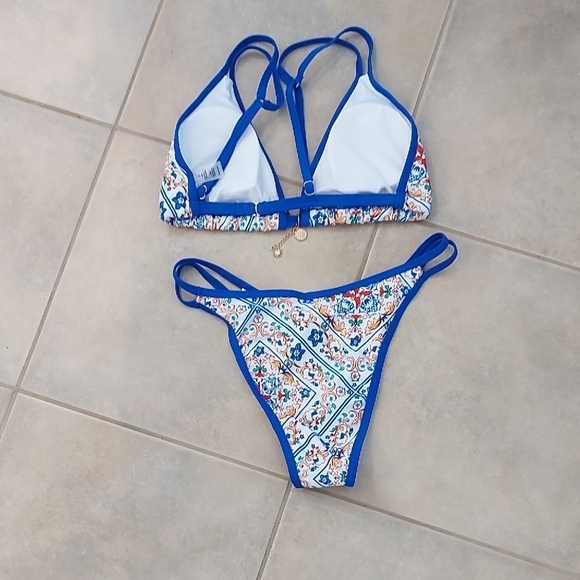 Vibrant Blue and White Patterned Bikini Set - Picture 2 of 4